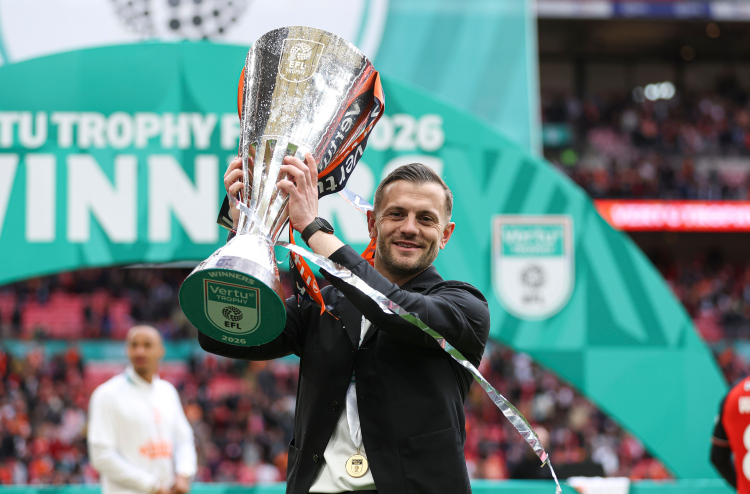 ކޯޗެއްގެ ގޮތުގައި ވިލްޝެއާގެ ފުރަތަމަ ތަށި ލޫޓަންއާ އެކު ވެމްބްލީގައި