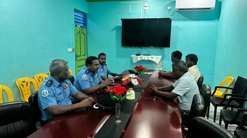 ފީއަލީގައި ހިނގި އަލިފާނުގެ ހާދިސާއާ ގުޅިގެން ފުލުހުންގެ ވަފުދެއް އެ ރަށު ކައުންސިލާ ބައްދަލުކޮށްފި