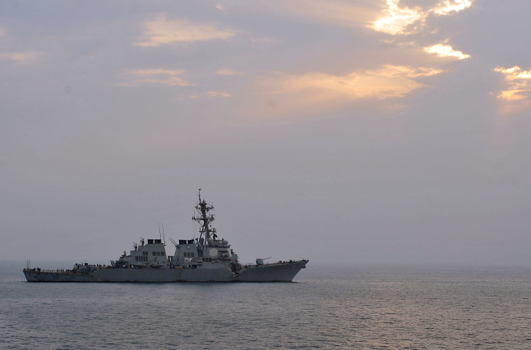 އެމެރިކާ ސިފައިން ހޮރްމޫޒް ކަނޑުއޮޅި ބަންދުކުރަން ޓްރަމްޕު އަމުރުކޮށްފި