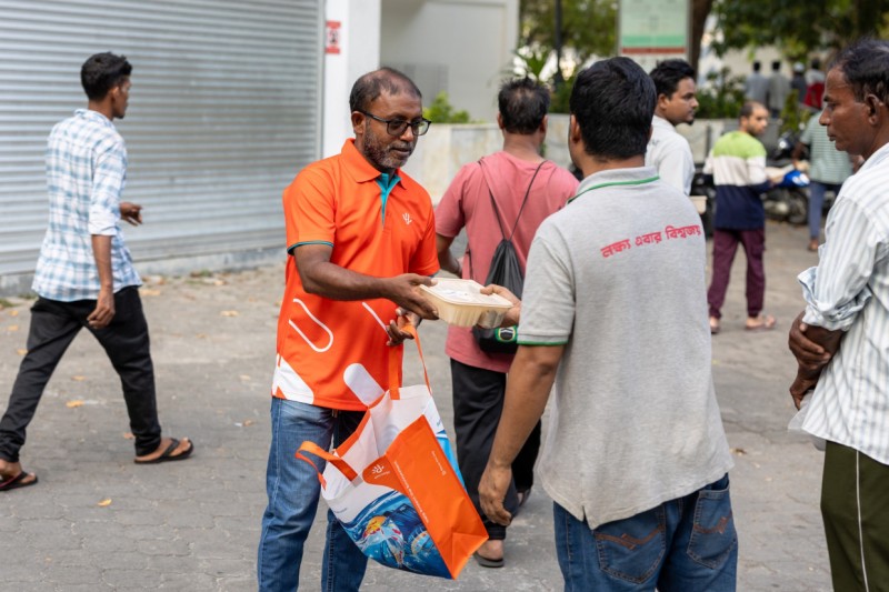 ދިރާގުން 'ޑޮނޭޓް އަ މީލް' އާއި 'ޑޮނޭޓް ޓު އަ ފެމިލީ' މެދުވެރިކޮށް ދެ ލައްކަށްވުރެ ގިނަ ރުފިޔާގެ އެހީ ހަދިޔާކުރި