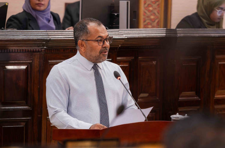 ސަރުކާރުގެ ކުންފުނިތަކުގެ މުވައްޒަފުންގެ އަދަދު 33 ޕަސެންޓަށް މަދުކުރަން އަންގައިފި