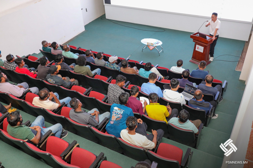 އާރްޑީސީން ގެނައި ހެވީ ވެހިކަލްތަކަށް ޓެކްނިކަލް މީހުން ތަމްރީނުކުރަނީ