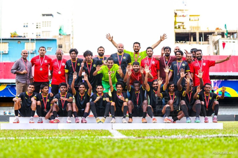 އެފްއޭ ކަޕުގެ ލޯ މެޑަލް ބުރު ސްޕޯޓްސް ކުލަބަށް