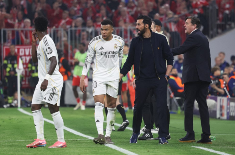 ރެއާލްގެ ހުރިހާ މަސައްކަތެއް ފަނުފުލަށް ދިޔައީ ރެފްރީގެ ބޭއިންސާފުކަމުން: އާބެލޮއާ