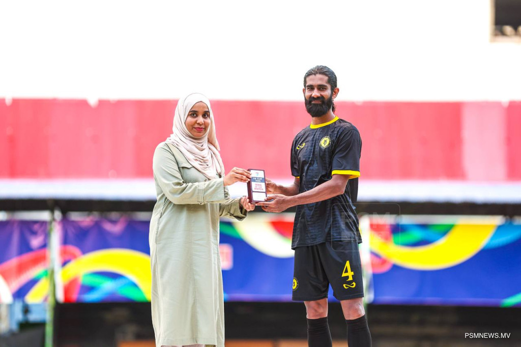 އެފްއޭ ކަޕުގެ ލޯ މެޑަލް ބުރު ސްޕޯޓްސް ކުލަބަށް