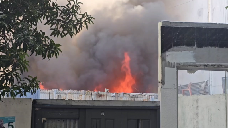 އޯކިޑު މަގުގައި ހުރި ގުދަނެއްގައި ރޯވެއްޖެ