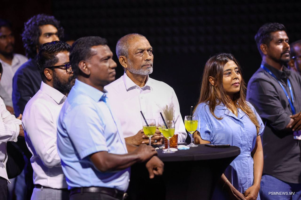 ވޯލްޑް ކަޕް ހިލޭ: ސަރުކާރުން ޒުވާނުންނަށް ދިން ހަދިޔާއެއް