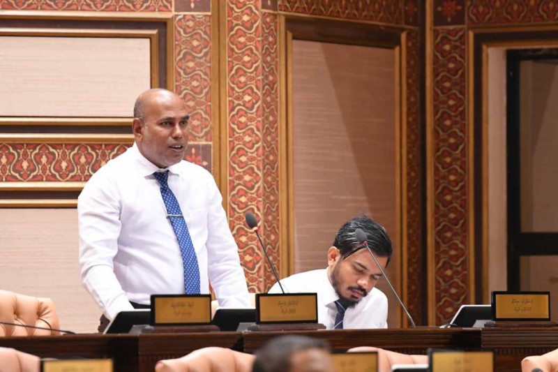 ބިލެއް ނުދައްކައިގެން ޑީސެލް ނުލިބުނު އިރު ވަކި ދޯންޏަކަށް ވަކި އަގެއްގައި މަސް ކިރުވާތީ ޕީއެންސީ މެންބަރު ފަޒީލް ކަންބޮޑުވުން ފާޅުކުރައްވައިފި