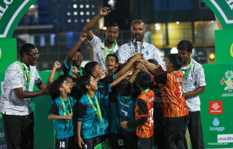 އެފްއެފްއެފްއޭ އެކަޑަމީގެ ޝުކުރު ސްވޭމްއަށް