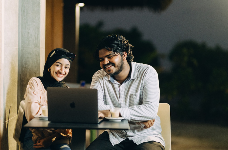 ރުފިޔާ ކާޑުން އޮންލައިންކޮށް ގަތުމުން އަގުގެ އިތުރުން މި ނަގަނީ ކޮން ފީއެއް؟