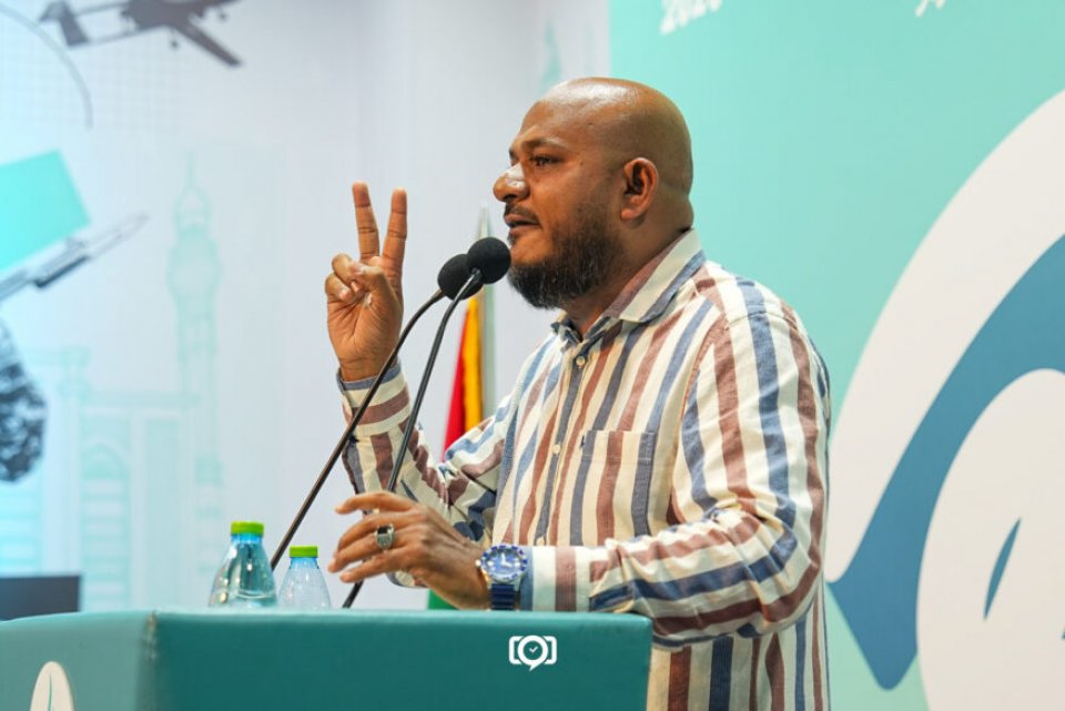 ރަށްރަށުގައި ހުރި މަޝްރޫއުތައް ނުފެށެނީ، ލޯނުއް ދައްކަން ޖެހުނީމަ: ޝުޖާއު