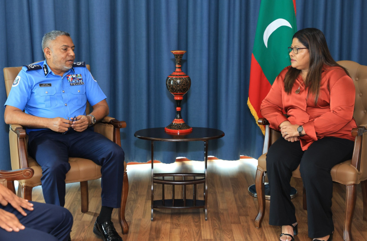 ނަފްސާނީ ދުޅަހެޔޮކަމަށް ހުރި ގޮންޖެހުންތަކަށް ހައްލު ހޯދަން ހެލްތު މިނިސްޓަރާއި ސީޕީ މަޝްވަރާކުރައްވައިފި