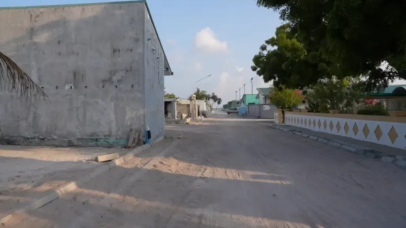 ހޯރަފުށީ މަގު ހެދުމުގެ ދެވަނަ ފިޔަވަހީގެ މަސައްކަތް ނުނިމޭ. ތިންވަނަ ފިޔަވަހި އިއުލާން ކުރި އިރު ތަރައްގީ ކުރާނެ މަގެއް ކޮންސެޕްޓެއް ނޭނގޭ.