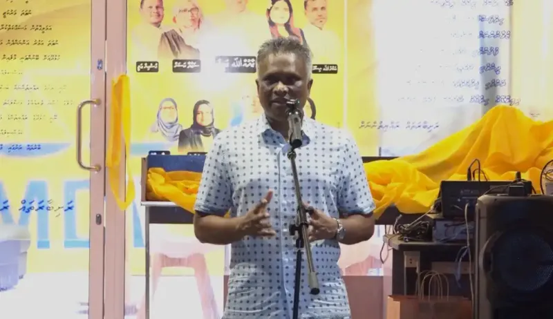 މޭޔަރު އާޒިމް އަށް ހަމަލާ ދިންތާ އެއް ދުވަސް ފަހުން އެ މައްސަލަ ތަހުގީގު ކުރާ ކަމަށް ފުލުހުން ބުނެފި