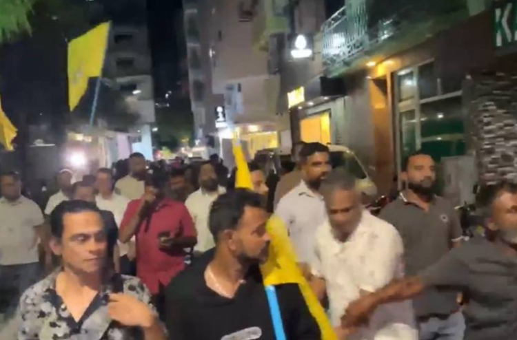 މޭޔަރު އާޒިމަށް ހަމަލާދިން މައްސަލައިގައި މީހަކު ހައްޔަރެއް ނުކުރޭ
