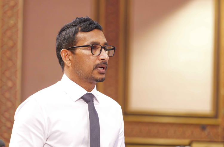 މުޒާހަރާ ކުރަނީ ގާނޫނާ އެއްގޮތަށްތޯ އީސީން ބަލަންޖެހޭ: ފަލާހް