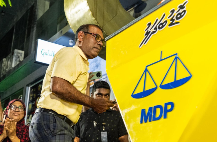 ނަޝީދު ވިދާޅުވަނީ ވެރިކަން ބަދަލުކުރާނެ ކަމަށް!