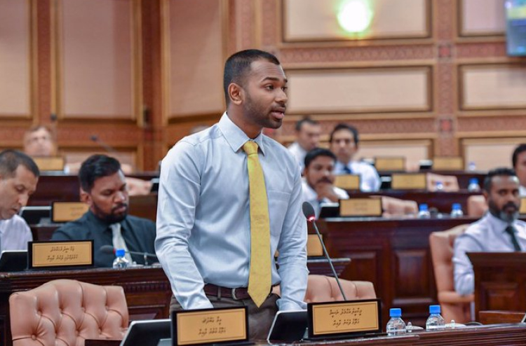 ޗެއާޕާސަން އިންތިހާބު ފަސްކުރަން މީކާއިލް ވެސް ދެކޮޅު