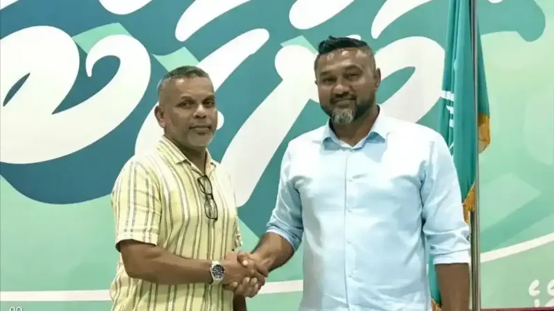 ސިނާންގެ ޓިކެޓް އަތުލާފައި ދިނީ ސޮޑާ އަށް