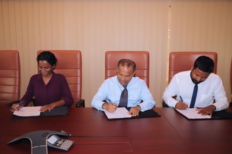 ފައިނުގައި ދެމެހެއްޓެނިވި ގޮތެއްގައި ކުނި މެނޭޖްކުރުމުގެ މަޝްރޫޢެއް ފެށުމަށް އެމްއައިބީން އެމްއޯޔޫއެއްގައި ސޮއިކޮށްފި