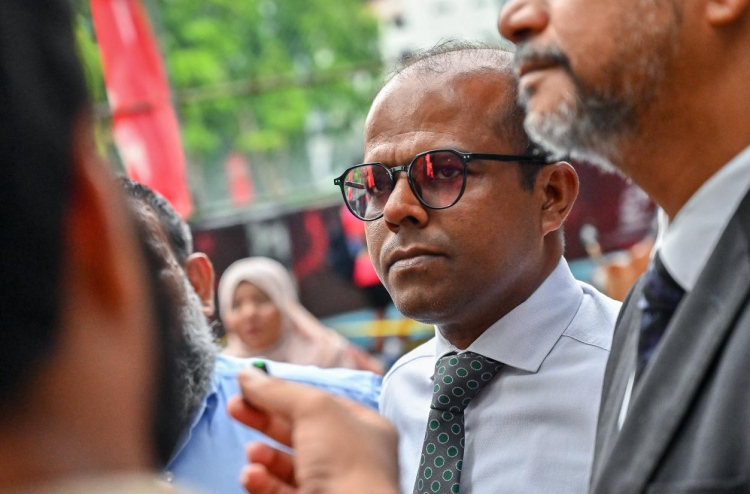 "އަދަދު"ގެ ނޫސްވެރިން ރައީސް އޮފީހުގެ ޕްރެސްތަކަށް ވަނުން ވަގުތީ ގޮތުން މަނާކޮށްފި