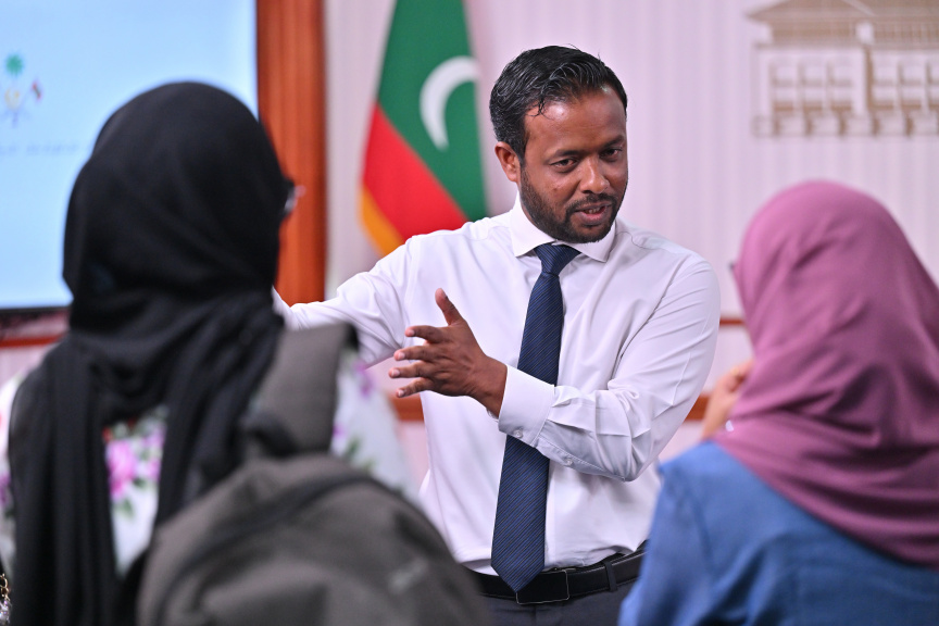 ކުރީ ސަރުކާރުން އަމަލު ކުރިގޮތުން, މި ސަރުކާރު ހަވާލުވިއިރު ފުލެޓު އަޅާނެ ބިމެއް ނެތް