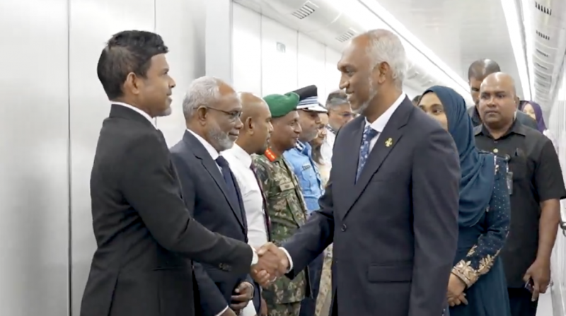 ހަތަރު ދުވަހުގެ ފުރަމާނަ ދަތުރުފުޅުގައި ރައީސްގެ ދެކަނބަލުން ލަންކާއަށް ފުރާވަޑައިގެންފި