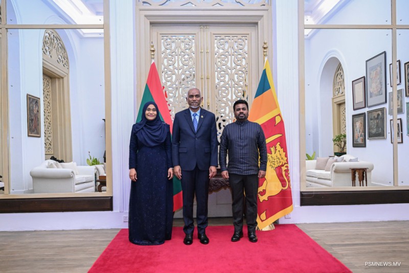 ލަންކާގެ ރައީސް ދެއްވި ރަސްމީ ޖާފަތުގައި ރައީސްގެ ދެކަނބަލުން ބައިވެރިވެ ވަޑައިގެންފި