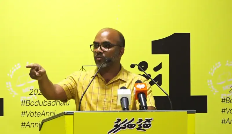 ގައުމުގެ އިގްތިސާދު ވަނީ ހުއްޓިފައި، ގަވަރުނަރު އިސްތިއުފާ ދެއްވަން ޖެހޭ: ކުރީގެ ފިނޭންސް މިނިސްޓަރު އަމީރު