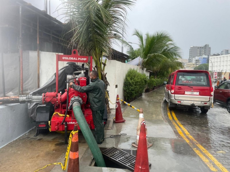 ވިއްސާރައިގައި ފެން ބޮޑުވެ، އެމްއެންޑީއެފުން ފެން ހިންދުމުގެ މަސައްކަތް ފަށައިފި
