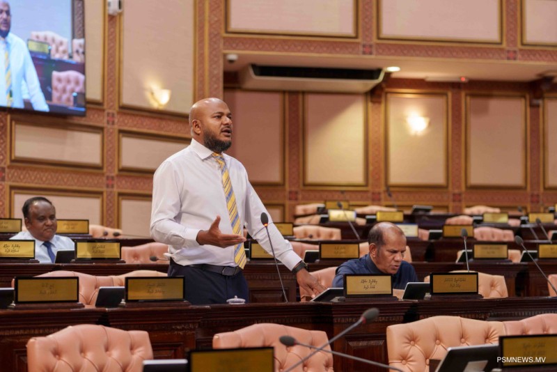 ޤާނޫނާ ޚިލާފު ސިޔާސީ ޙަރަކާތްތައް ހުއްޓުވަން މެންބަރުން ގޮވާލައްވައިފި