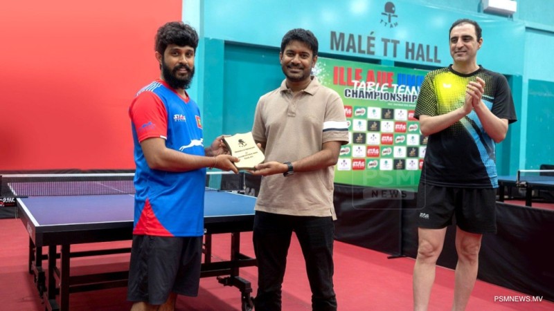 ތިން އަހަރަށް ފަހު ރަސިކާ ކޯޗު އެނބުރި ޤައުމަށް