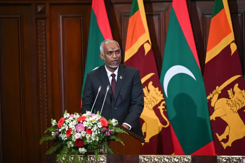 ރައީސްގެ ދަތުރުފުޅާ ގުޅުވައި ލަންކާގައި ތިބި ދިވެހިންނަށް ބިރު ދެއްކުން: ޚާރިޖީ ވުޒާރާއިން ބުނީ އެކަހަލަ އެއްވެސް މައުލޫމާތެއް ލިބިފައި ނެތްކަމަށް!