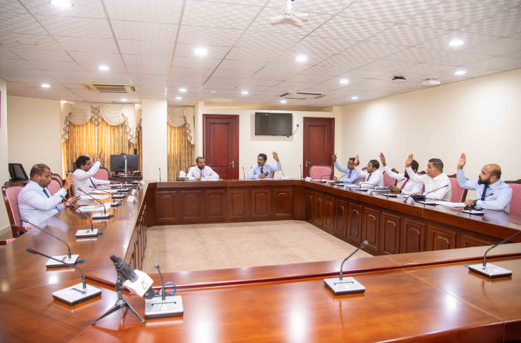 ލިޔުމުން ޖަވާބު ނުދިނުމުން، ވަޒީފާއާ ބެހޭ ޓްރައިބިއުނަލްގެ މެންބަރުން ކޮމިޓީ އަށް ހާޒިރުކުރަނީ