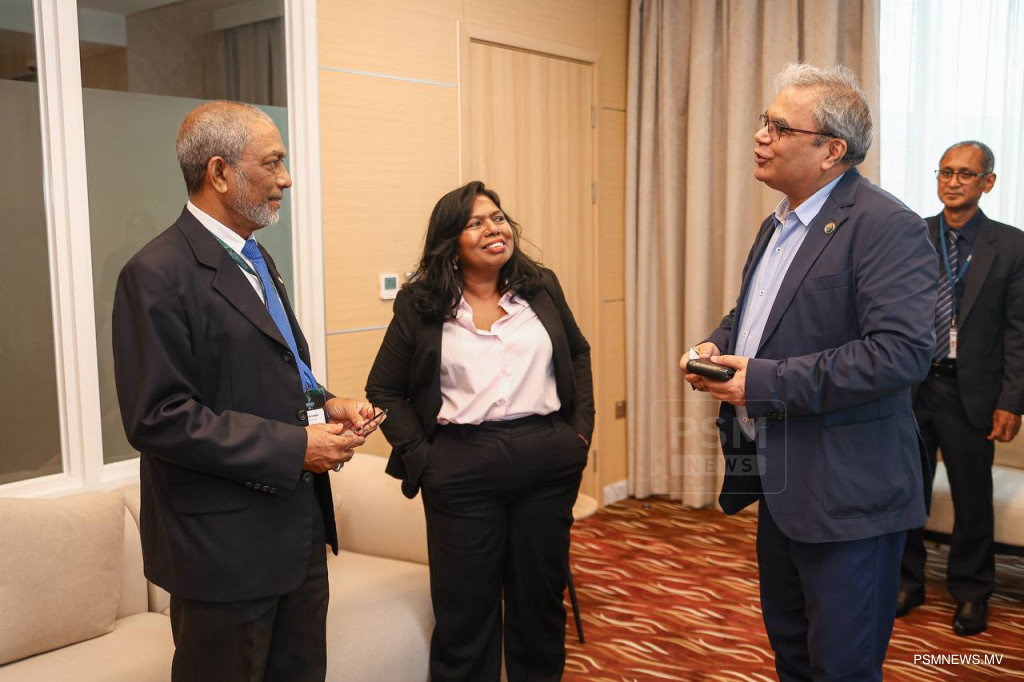 އޭޝިއާ މީޑިއާ ސަމިޓަށް ބޭރުގެ އިސް ދެ މަންދޫބަކު ރާއްޖެ ވަޑައިގެންފި