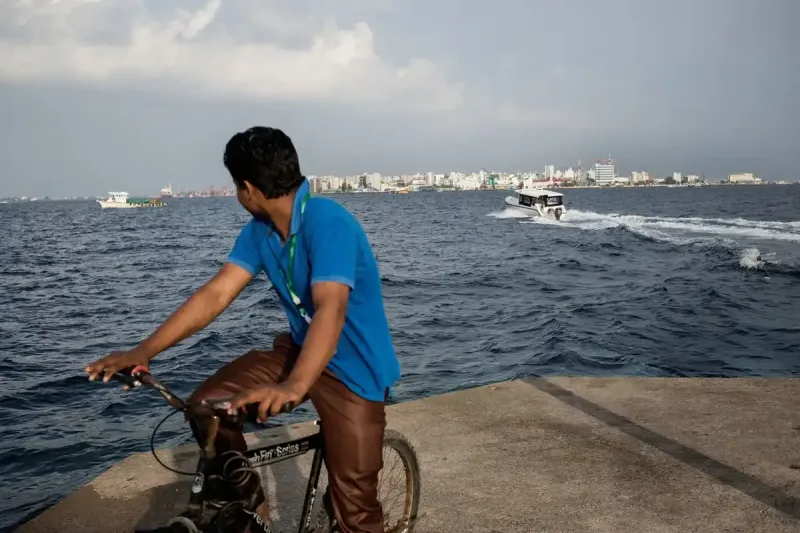 ރާއްޖޭގައި އުޅޭ ބިދޭސީ މަސައްކަތްތެރިންނަށް ހަމަހަމަކަމާއެކު ސިއްހީ ހިދުމަތް ލިބޭނެ މަގު ފަހިކޮށްދިނުމަށް އދ. ގެ ސްޕެޝަލް ރެޕަޓުއާ ގޮވާލައްވައިފި