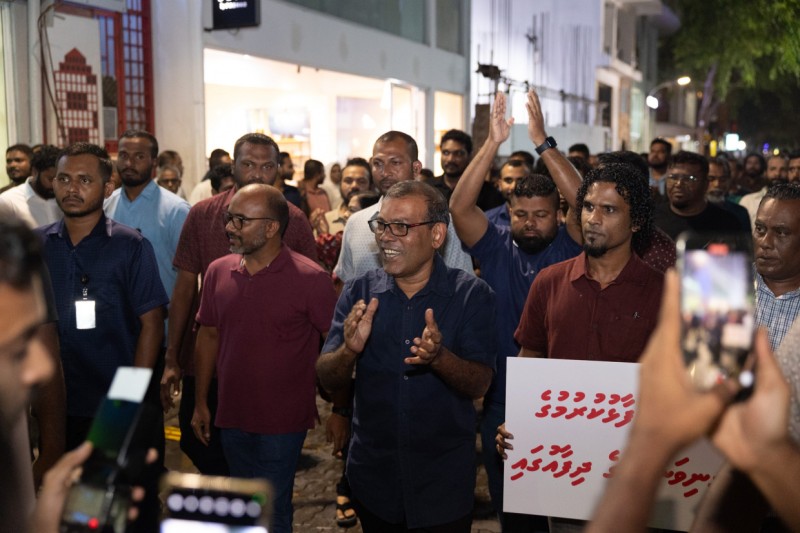 ނޫސްވެރިން ހައްޔަރުކުރުމާ ދެކޮޅަށް އެމްޑީޕީން ނުކުމެ މަގުތައް ފުރައިފި، އެންމެ ކުރީގައި ނަޝީދު