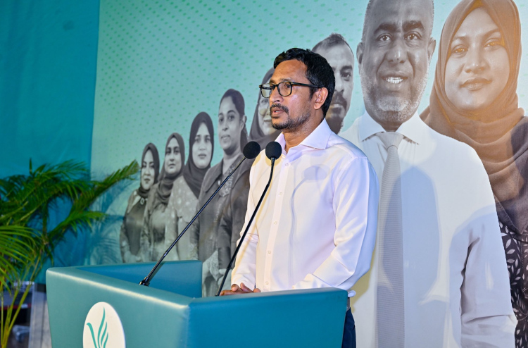 ކުރީގެ ތިން ރައީސުންނަށް ފަލާހްގެ ހޫނު ރައްދެއް: "އޮތީ އަމިއްލަ އެދުން"