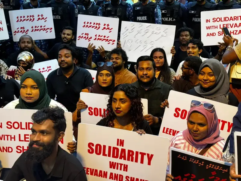 ޖަލަށް ލާފައިވާ ނޫސްވެރިން މިނިވަން ކުރުމަށް ގޮވާލާ، ގިނަ އަދަދެއްގެ ނޫސްވެރިން މާލޭގައި އިހްތިޖާޖު ކޮށްފި