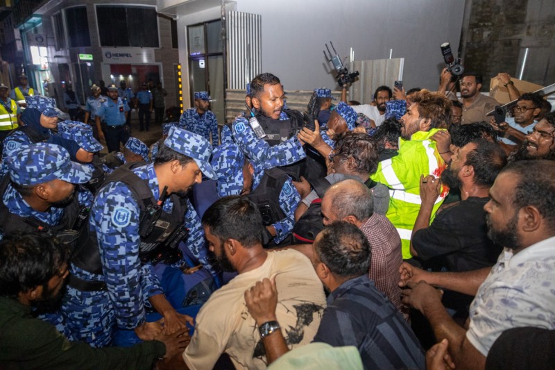 ނޫސްވެރިންގެ މިނިވަންކުރަން ގޮވާލި އިހުތިޖާޖުން 9 މީހުން ހައްޔަރުކުރި!