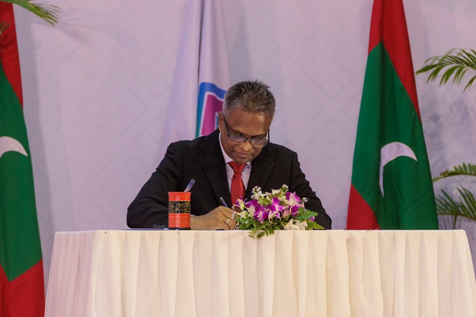 އަމާޒަކަށް ވާންޖެހޭނީ ހިދުމަތުގެ ފެންވަރު ރަނގަޅުކޮށް މޫސުމީ ބަދަލުތަކަށް ތައްޔާރުވެފައިވާ ސިޓީ އަކަށް ހެދުން: މޭޔަރު އަޒިމް