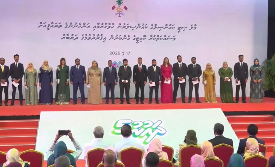 ކައުންސިލްތަކަށް އިންތިޙާބުވި މެމްބަރުން ހުވާކޮށްފި