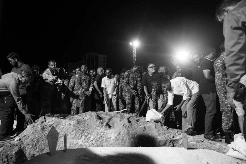 އެމްއެންޑީއެފް ރެސްކިއު ޑައިވްގައި މަރުވި މަހުދީގެ ޖަނާޒާ ރަސްމީ އިއްޒަތުގައި ބާއްވައި ވަޅުލައިފި