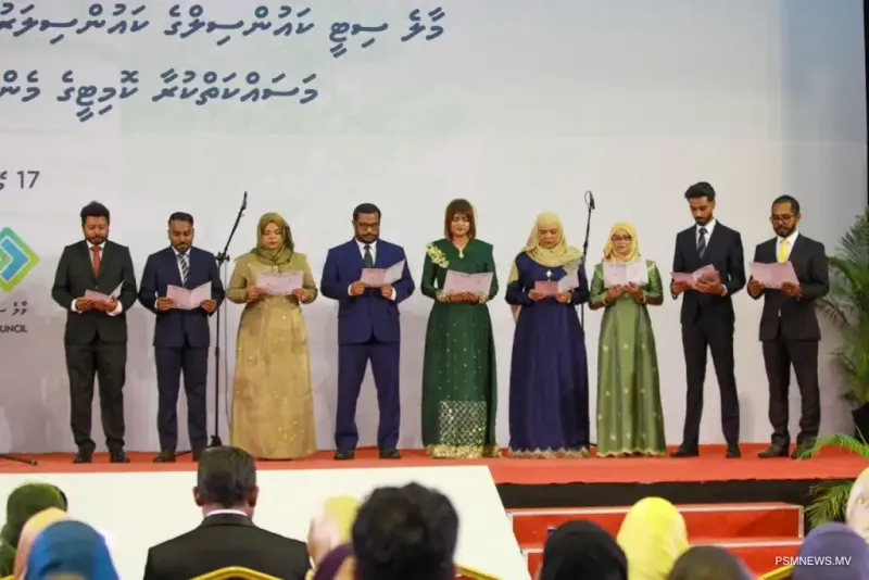 އަލަށް އިންތިޚާބުވި ކައުންސިލަރުން މަޤާމުގެ ހުވާކޮށް، ޑަބްލިއުޑީސީ މެމްބަރުން އިޤުރާރުގައި ސޮއިކޮށްފި