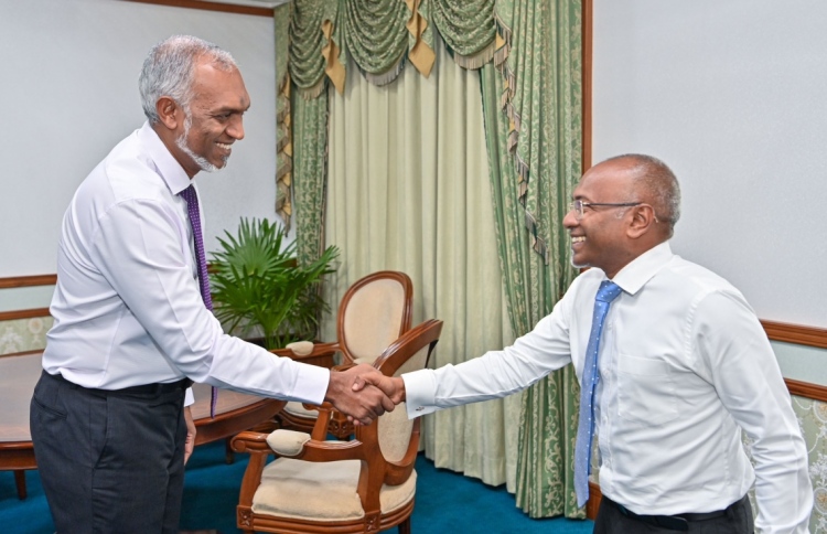 މި ސަރުކާރުގެ ކެބިނެޓުން ޖާގަ ހޯދަން ނަޝީދު އުޅުއްވި: ޝުޖާއު