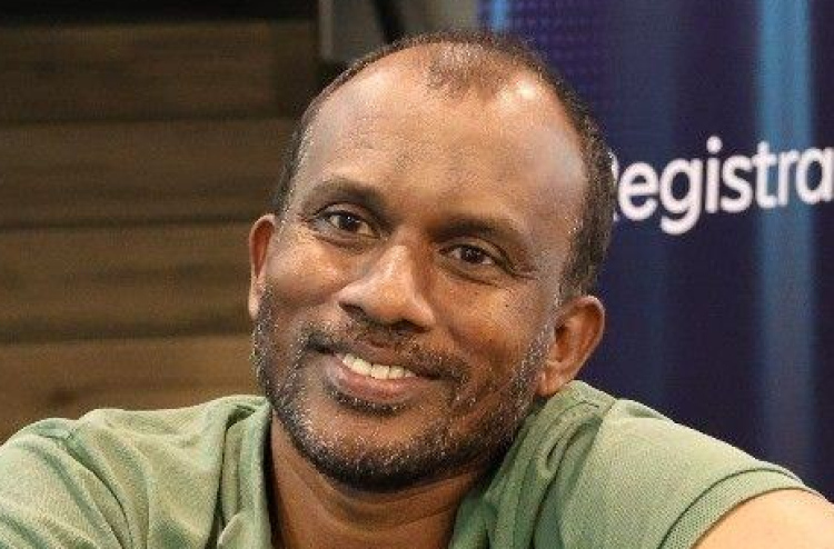 އާއްމުން ޝަކުވާ ހުށަހަޅަން އުފެއްދި އޮފީހުގެ އިސްވެރިއަކަށް ޑރ. މާހިދު ޝަރީފް