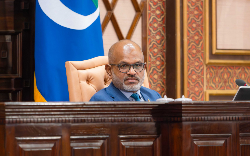ނަޝީދުގެ ތުހުމަތު ދޮގުކޮށް ތަރުޖަމާން: ރައީސް ސިންގަޕޫރަށް ވަޑަައިގަތީ އާއިލާއާއެކު ޗުއްޓީއަށް