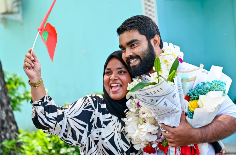ދެ ނޫސްވެރިންގެ ޖަލު ހުކުމްގެ އިސްތިއުނާފު ބަލައިގެންފި