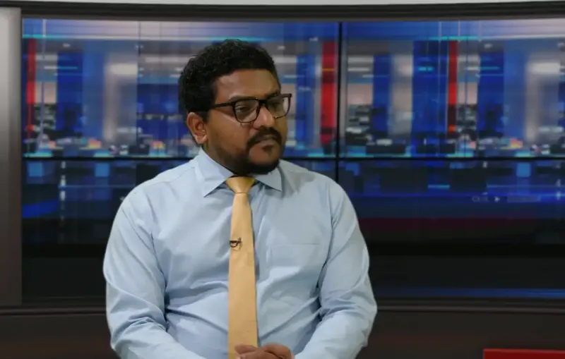 ރައީސް މުއިއްޒު ބޭނުންފުޅުވަނީ މުއައްސަސާތަކަށް "ބޮޓުން" ލައިގެން ޚުދުމުހުތާރުކޮށް ވެރިކަން ކުރަން: މައުރޫފް