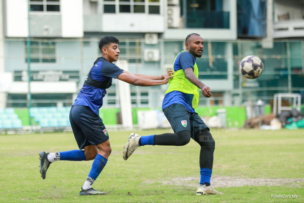 އެދެނީ ދިވެހި ސަޕޯޓަރުންނާއެކު ދަނޑު ފުރާލަން: އިލާން